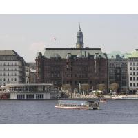 3650_2774 Das Solar-Fahrgastschiff mit Elektroantieb auf der Binnenalster beim Jungfernstieg. | 